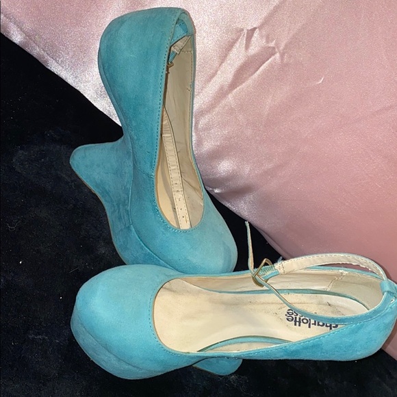 High heels - Picture 2 of 3